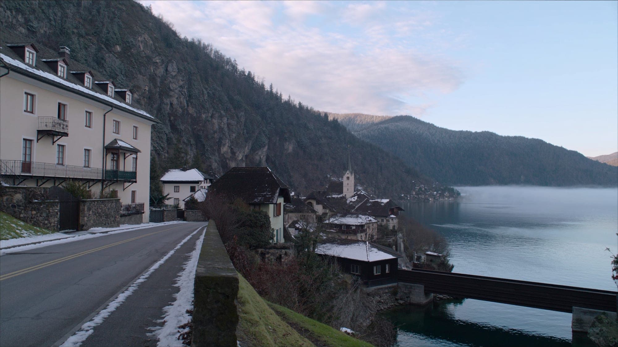 St. Gilgen am Wolfgangsee an einem nebligen Wintermorgen